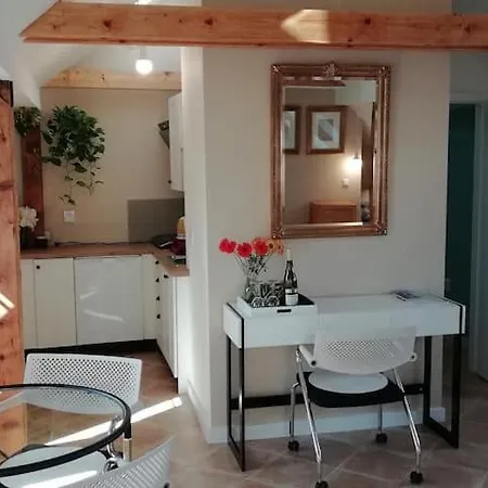 Patea - Cozy And Quiet 42 Sqm Near The City Centre Apartment *